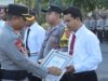 Kapolres Lombok Timur Berikan Penghargaan kepada Enam Personel Berprestasi