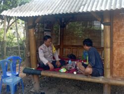 Bhabinkamtibmas Desa Kesik Jalin Silaturahmi Dan Sambangi Warga Untuk Tingkatkan Kewaspadaan dan Situasi Kamtibmas