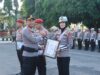 Kapolres Lotim Berikan penghargaan kepada Satfung yang Berprestasi