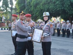 Kapolres Lotim Berikan penghargaan kepada Satfung yang Berprestasi