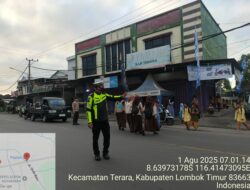 Personel Polsek Terara lakukan Pengaturan Lalulintas Pagi di Simpang Tiga Papilon