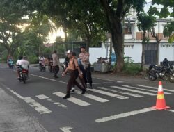 Personel Polsek Sakra Laksanakan Rawan Pagi di Depan SMPN 1 Sakra